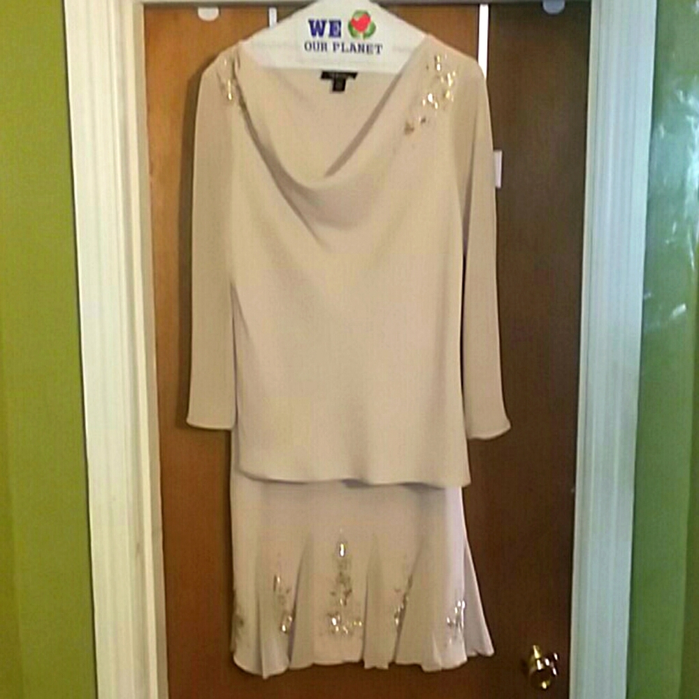 18 A beige S.L. Fashion skirt set